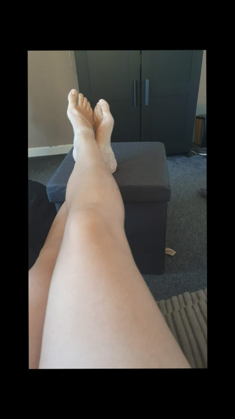 Panties, feet and more profile picture