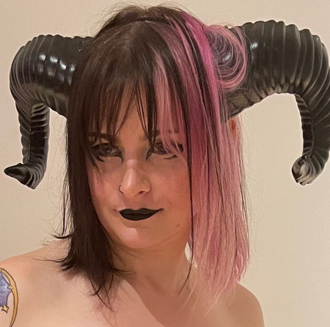 𝓛𝓪𝓭𝔂 𝓡𝓮𝓷𝓷 𝓝𝓸𝓲𝓻𝓮 || 🅽🆈🅲 profile picture