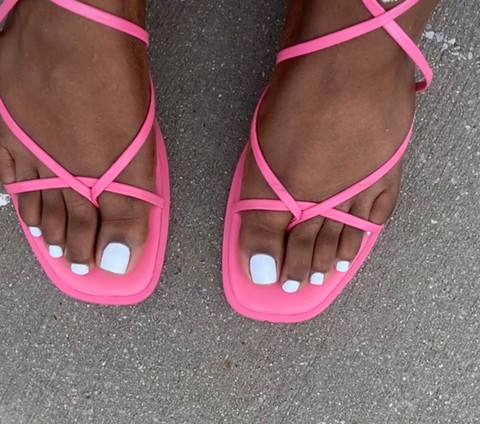 Pretty Feet 😍🤍 profile picture