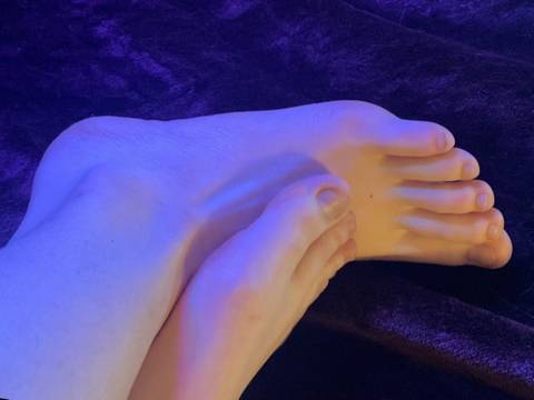 @pinchuwmytoes nude pinchuwmytoes nude