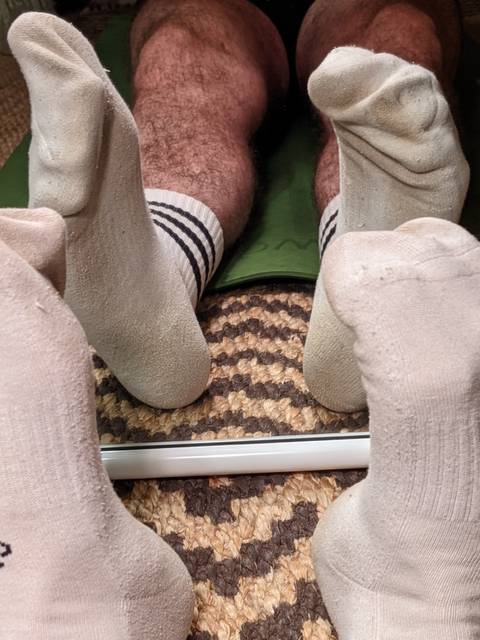 @hotgaysocks @hotgaysocks