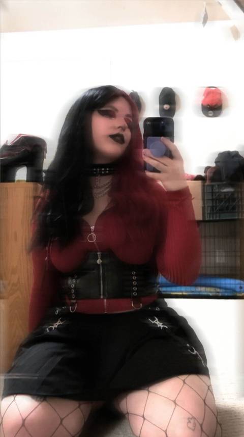 @gothqueenrosexxx @gothqueenrosexxx