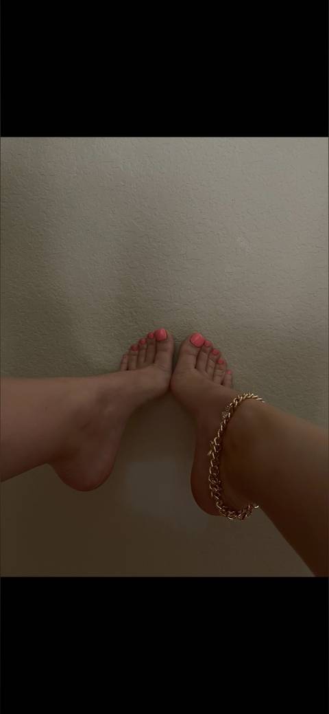 @vicsprettyfeett nude vicsprettyfeett nude