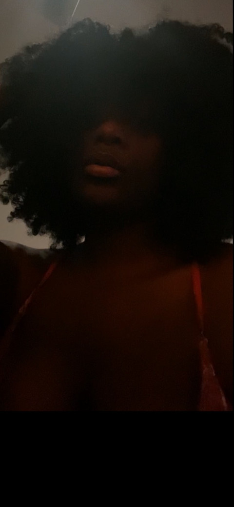 Dee-nuh 🍒 profile picture