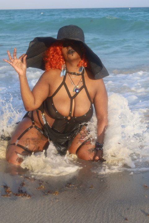 Mistress Roanna Widow profile picture