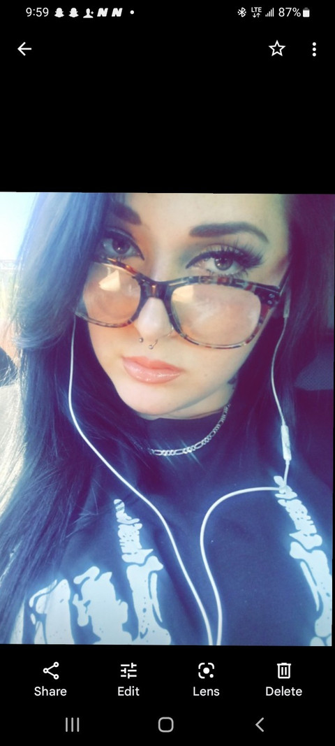 rosesareblack profile picture