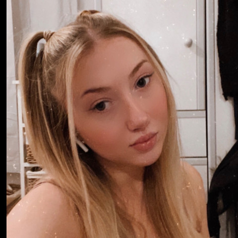 Ellie profile picture
