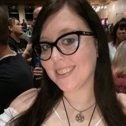 @GlamNerdJenn 🖋🧁💄 profile picture