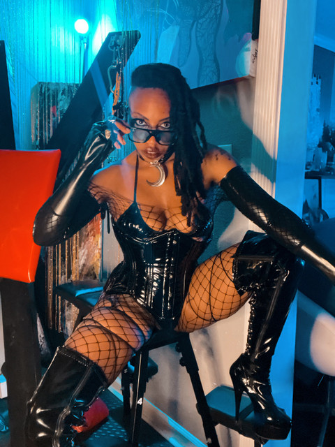 MadamCarmen profile picture
