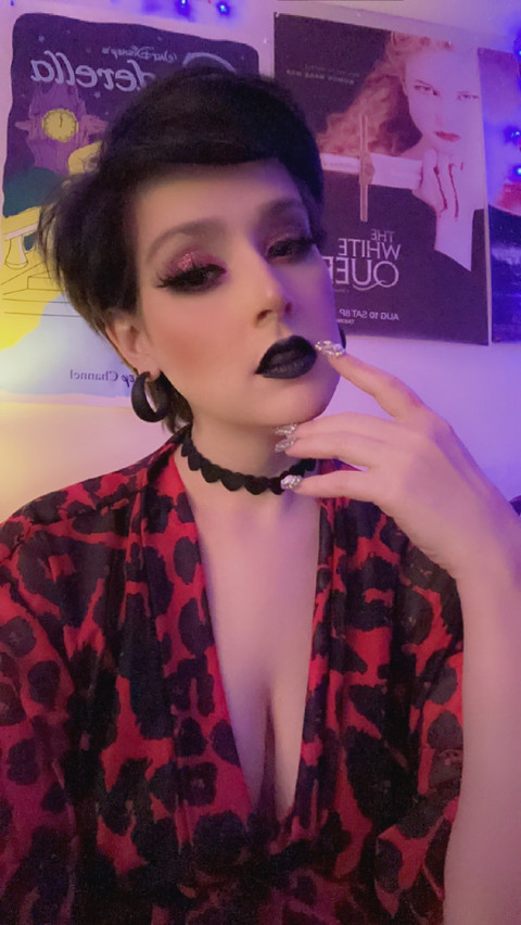 Queen Smoke profile picture