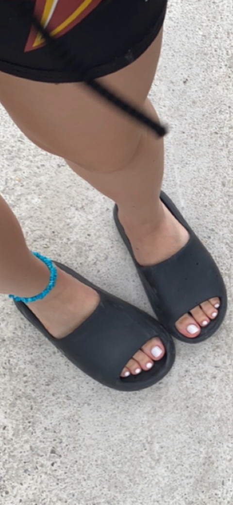 billionaires feet profile picture