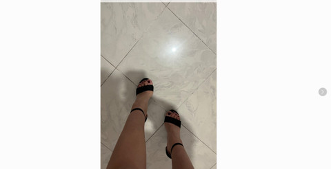Female Feet profile picture