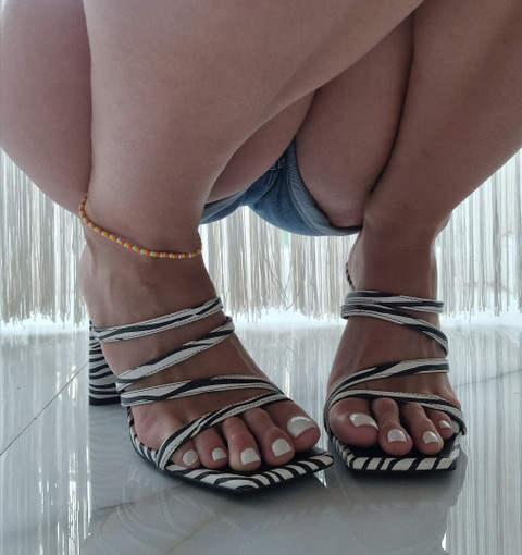 Miley Feet Page 🦶 profile picture