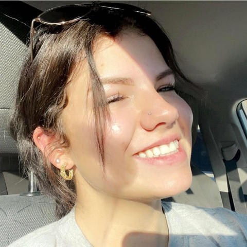 Claudia profile picture