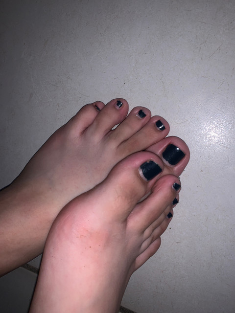 White feet profile picture