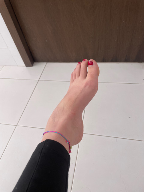 feet content profile picture