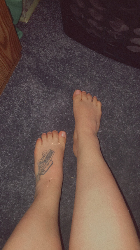 Cute feet profile picture