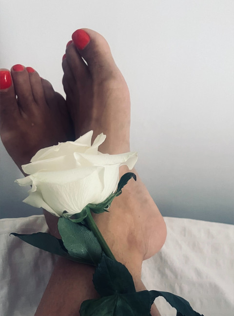 Anatomy of a FOOT FETISH profile picture