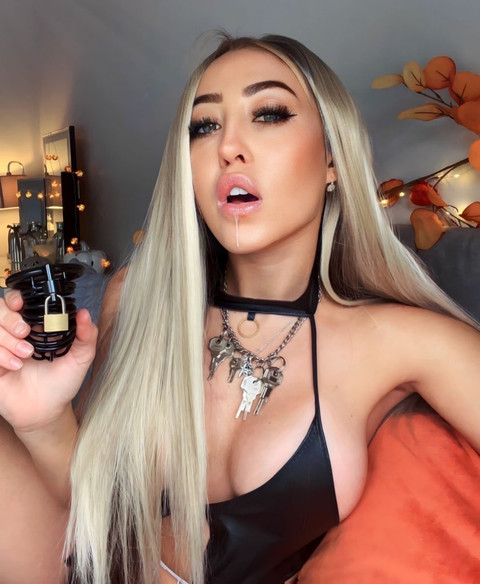 Miss Evie Lock 🖤 profile picture