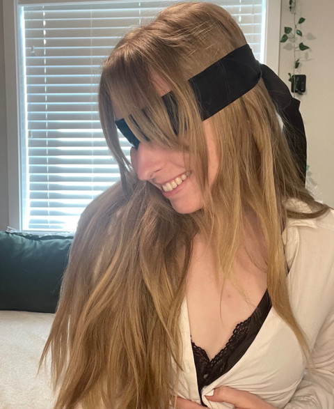 Blindfoldedblondie profile picture