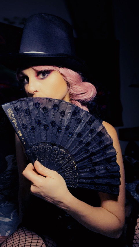 Cli_Cli Caress profile picture