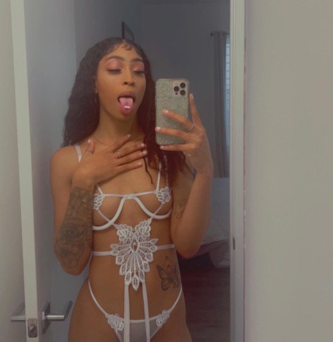 YourrFavGirl profile picture