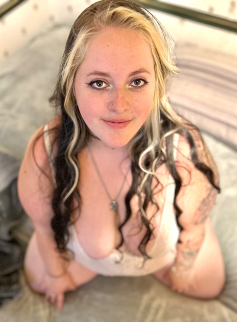 onlytrinabina profile picture