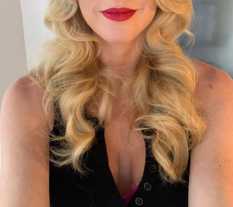 Snow White ❄️ profile picture