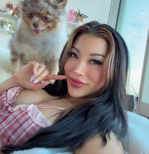 MelliBunni 🍓 Your Petite Asian Waifu profile picture
