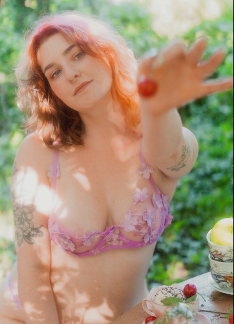 ur internet gf hannah (NSFW) profile picture