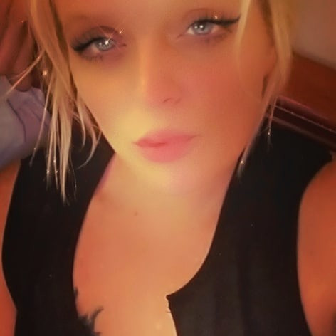 Selena profile picture