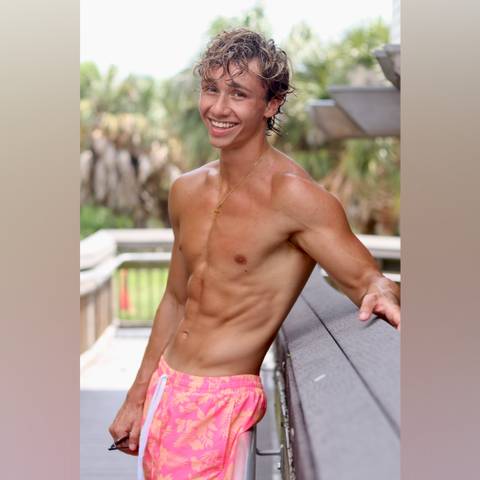 @curly_goldenretriever @curly_goldenretriever