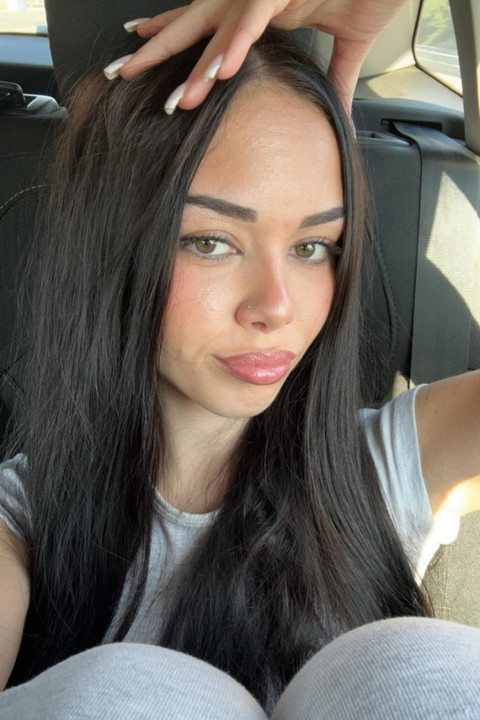 Selena profile picture