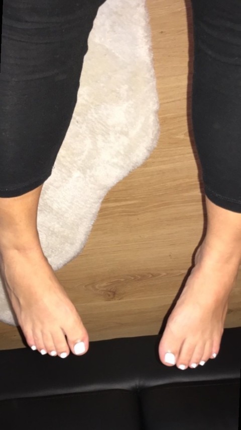 Those feet are on fleek 🦶🏽 profile picture