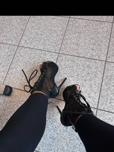 @foxieefeetfree nude foxieefeetfree nude