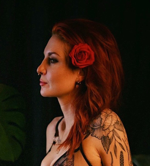 femme flora profile picture