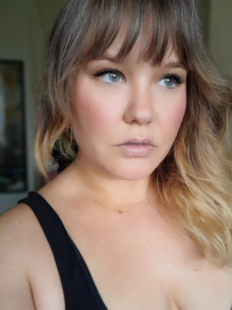 HerbsandCurves profile picture