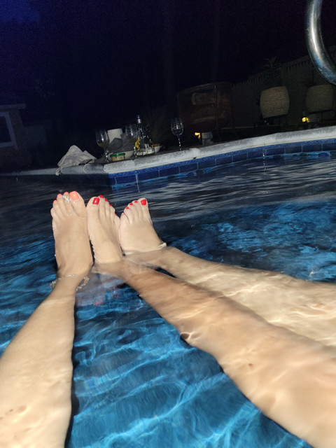 Pretty feet and more profile picture