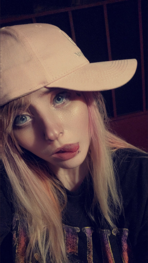 ĻiFÊ ØF Ä ĢHØŚŤ ĞIŘŁ profile picture