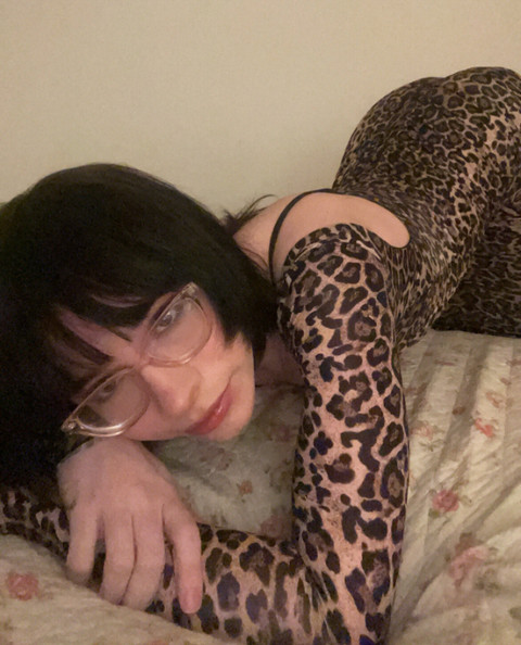 cyrus sleeps profile picture