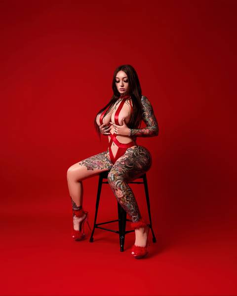 @luxuriouslarue @luxuriouslarue