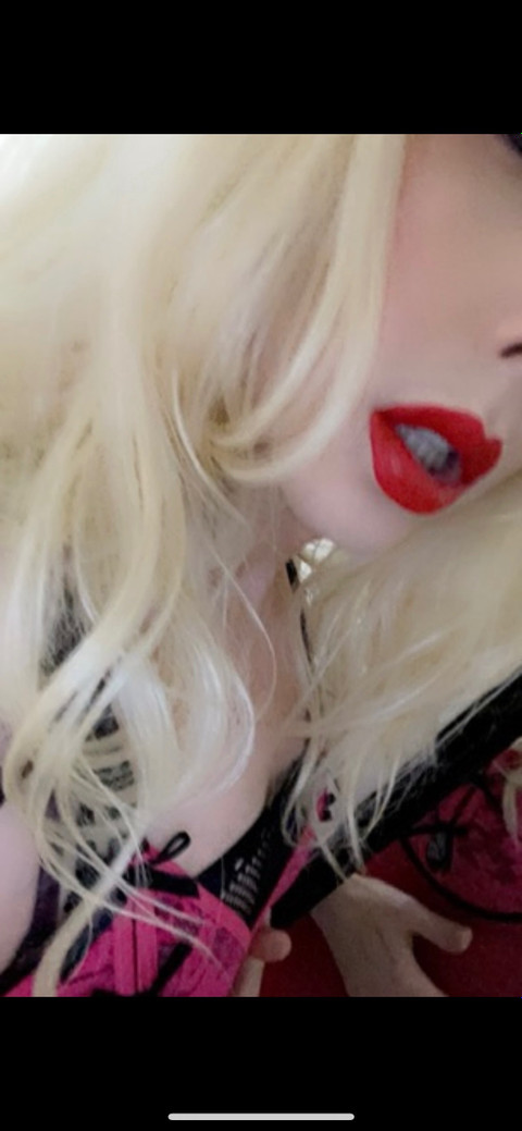 Femdom profile picture
