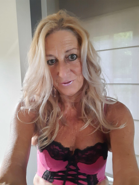 Nylons and Heels fetish Lady "Kyra" profile picture