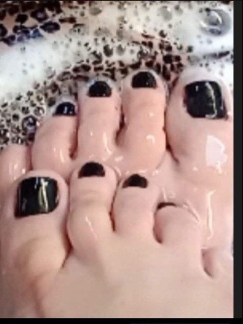 Paula's feet profile picture