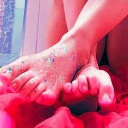 Luna naughty feet profile picture