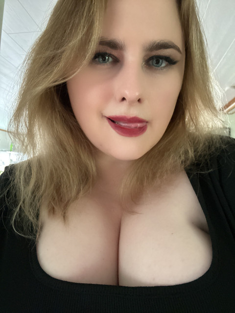 Queen Julie profile picture