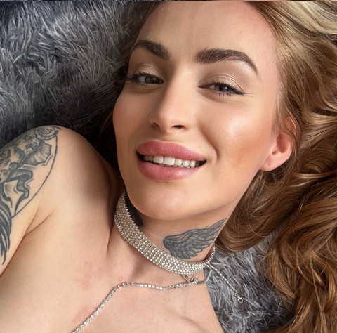Angelina profile picture