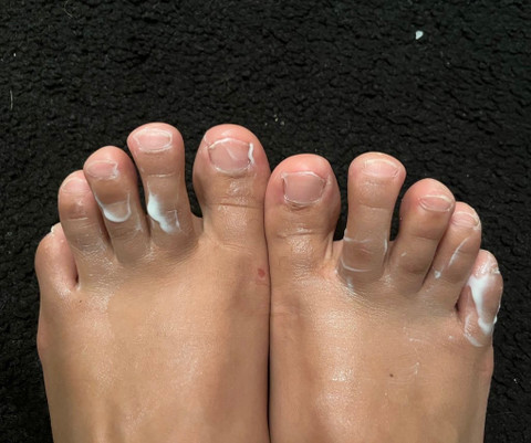 flat feet profile picture