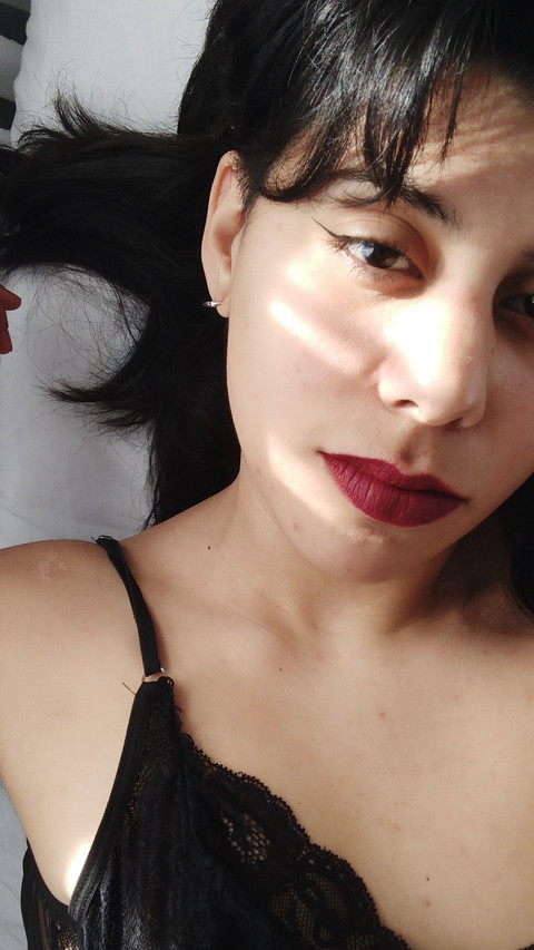 KINKY JULIA 🐍 profile picture