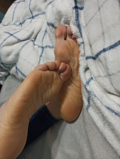 Moira's feet profile picture